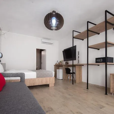 Konukevi Boutique 23 Douăzeci şi Trei August