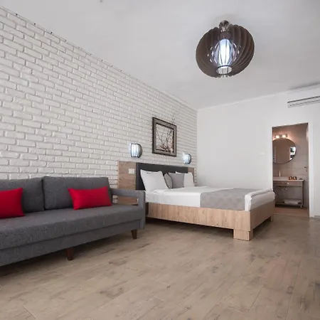 Pensjonat Boutique 23 Douăzeci şi Trei August