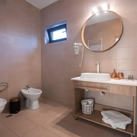 Boutique 23 Douăzeci şi Trei August