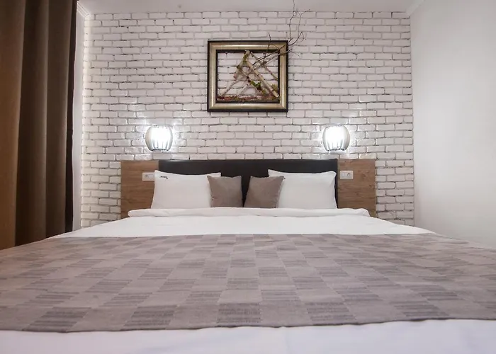 Boutique 23 Douăzeci şi Trei August