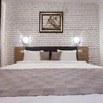 Boutique 23 Douăzeci şi Trei August
