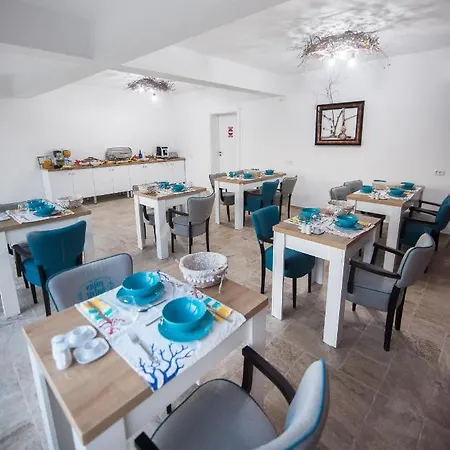 Boutique 23 Pensiune Douăzeci şi Trei August