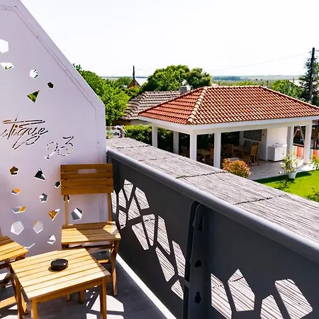 Boutique 23 Douăzeci şi Trei August