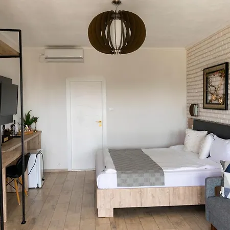 Boutique 23 4* Douăzeci şi Trei August