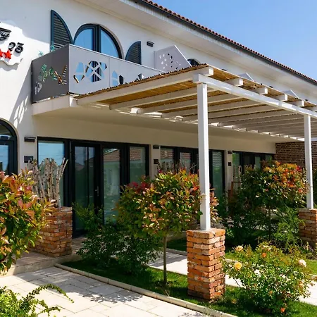 Boutique 23 Douăzeci şi Trei August