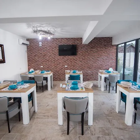 Boutique 23 בית הארחה Douăzeci şi Trei August