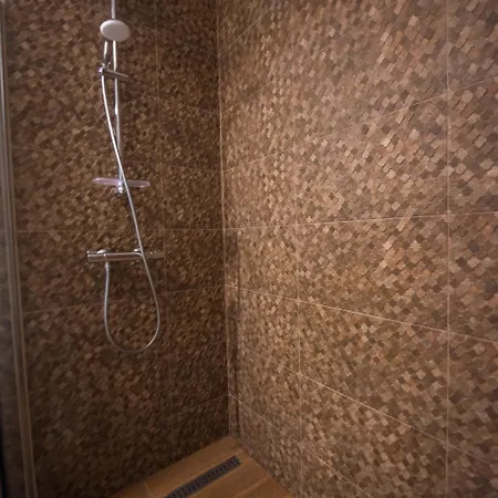 Boutique 23 בית הארחה Douăzeci şi Trei August